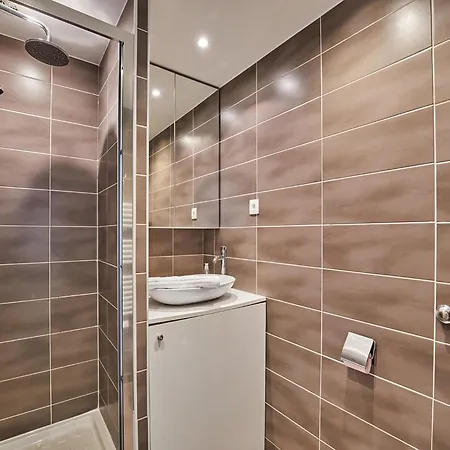 Apartment Montaigne Champs Elysees *