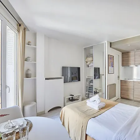 Apartment Montaigne Champs Elysees